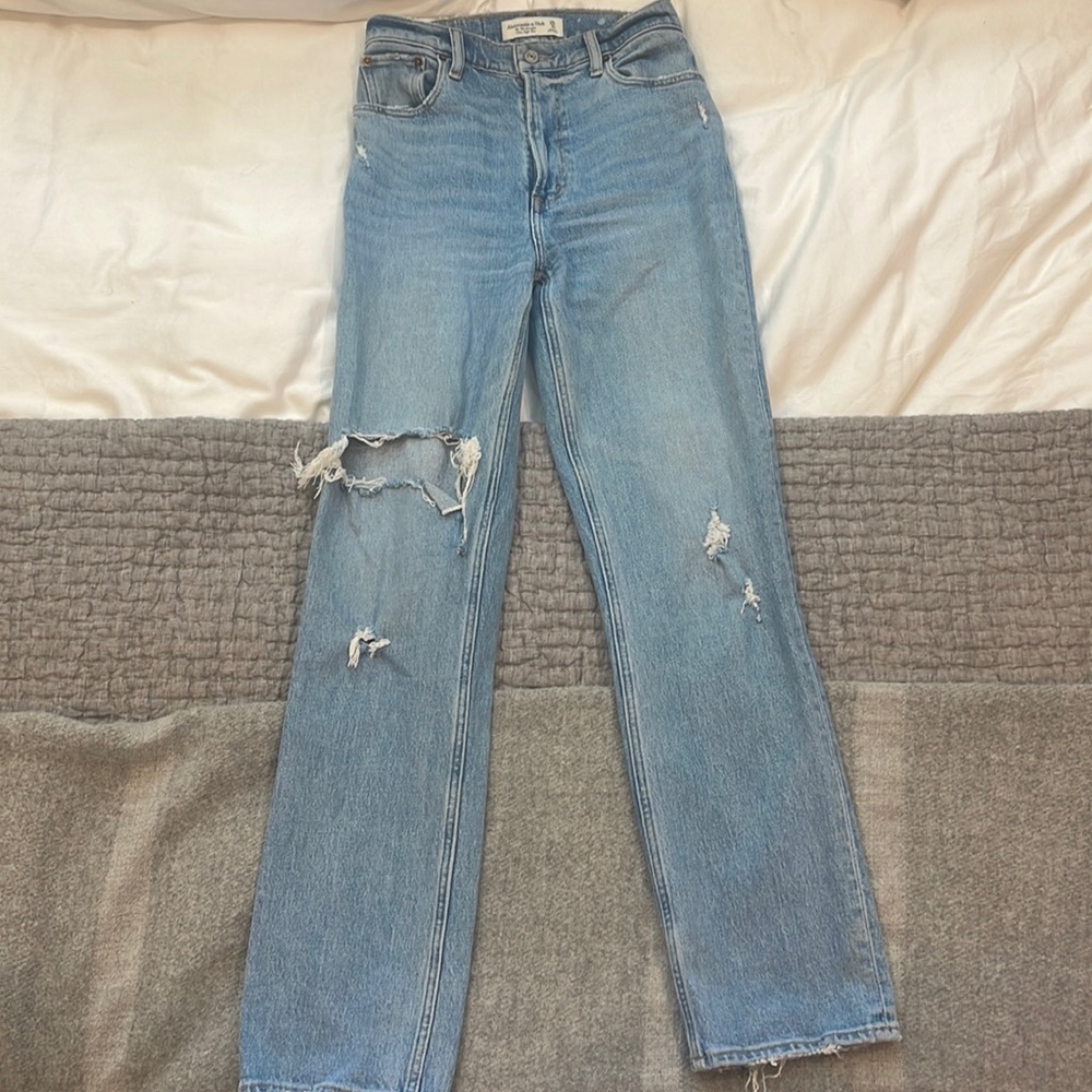 COPY - Abercrombie ultra high rise 90s straight jean, size 25